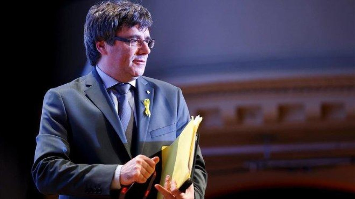 El expresidente de la Generalitat Carles Puigdemont tras la conferencia de prensa que ofreció el 18 de marzo del año pasado en la localidad suiza de Ginebra.-EFE