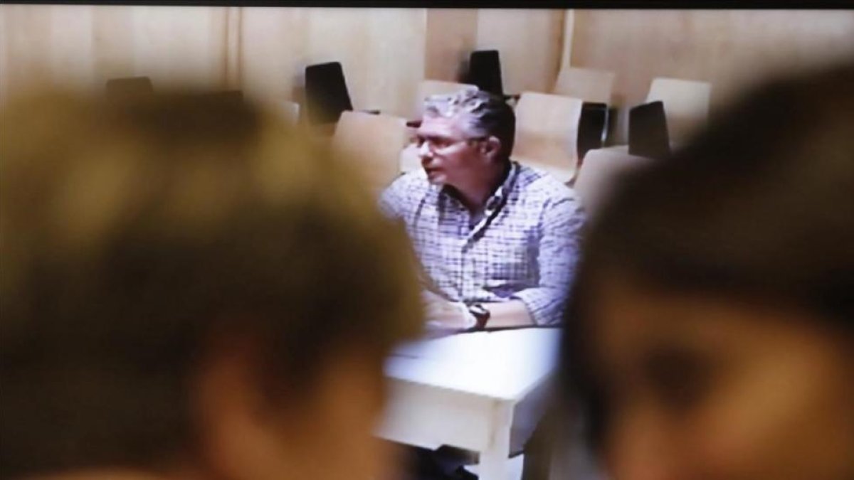 Francisco Granados, este viernes, durante su videoconferencia ante la Asamblea de Madrid.-AGUSTIN CATALAN