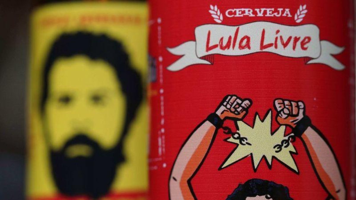 Fotografia de una cerveza Lula Livre.-EFE