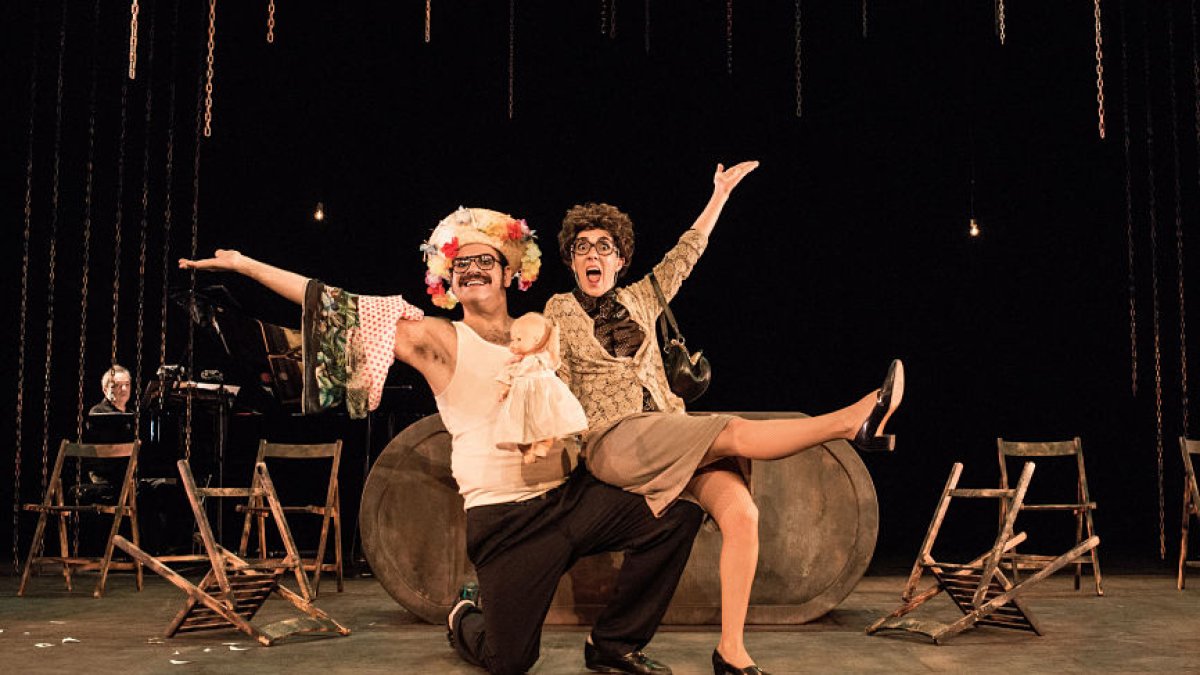 La Fundación Caja de Burgos presenta la obra teatral ‘Con lo bien que estábamos’. ECB