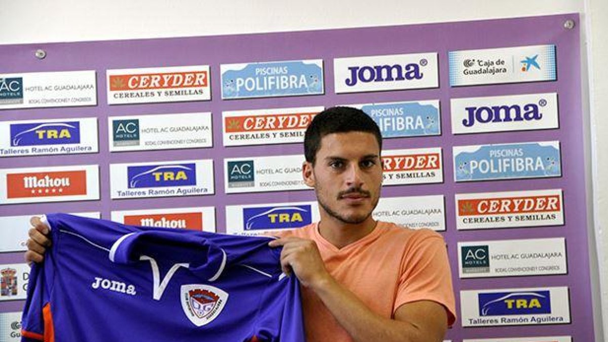 Dani Gómez en su presentación con el Guadalajara.-