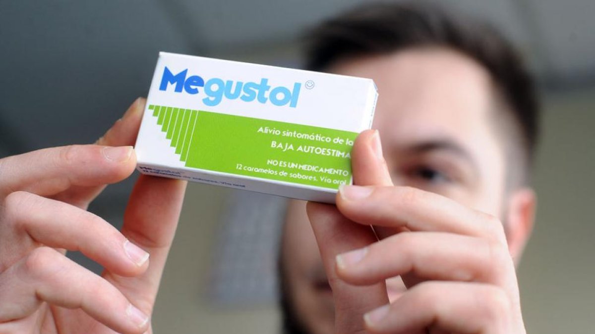 Caja de caramelos Megustol que simula un medicamento-ISRAEL L. MURILLO