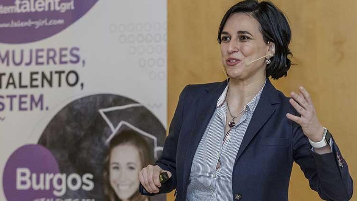 La primera charla del año del programa STEM se celebró ayer en el salón del actos del Museo de la Evolución con la presencia de un centenar de jóvenes.-S. OTERO
