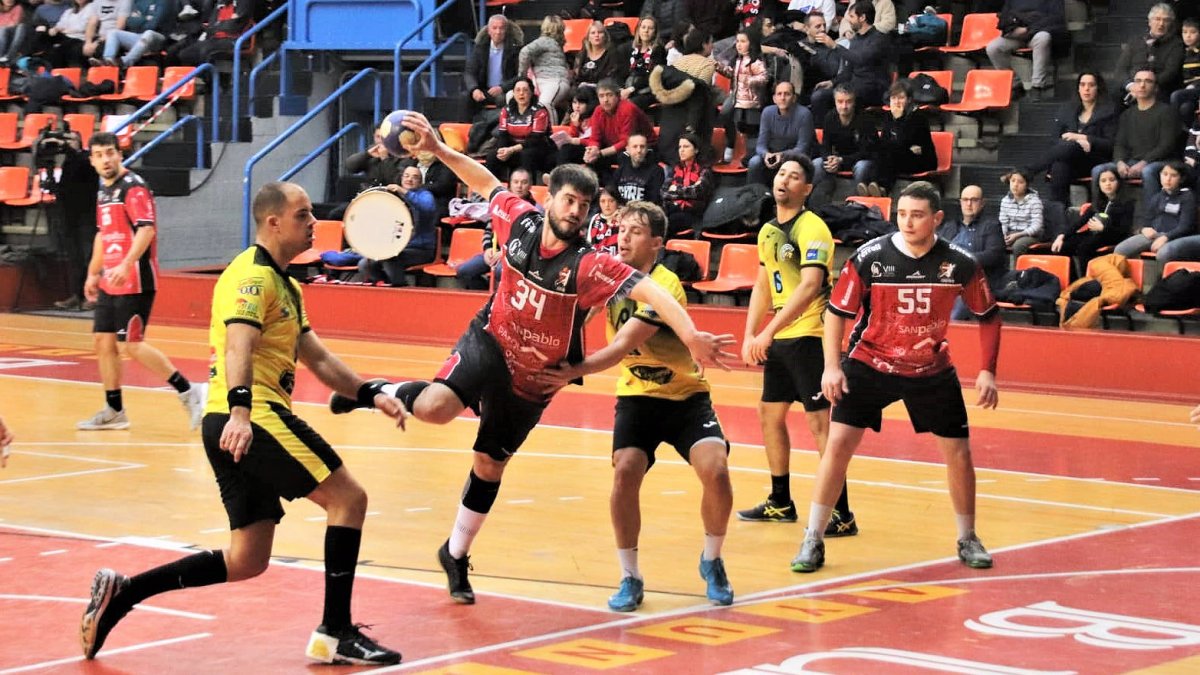 Instante de un partido entre el UBU San Pablo Burgos y el BM Soria. BM BURGOS