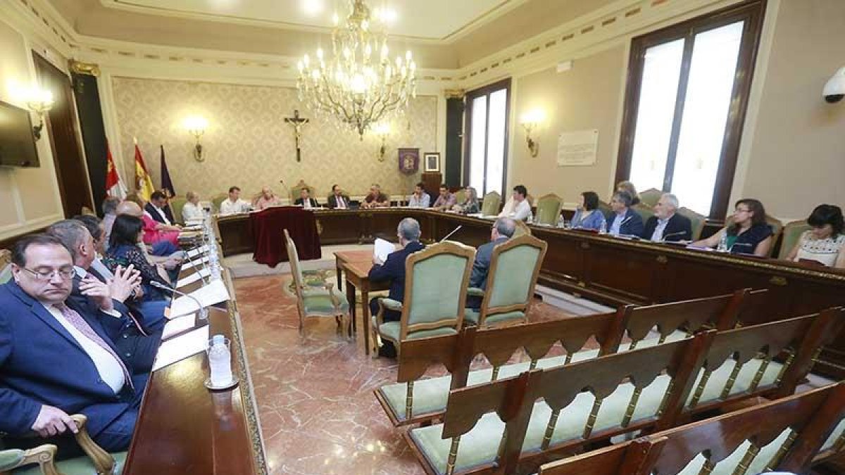 Vista general del pleno de ayer en la Diputación Provincial.-RAÚL G. OCHOA