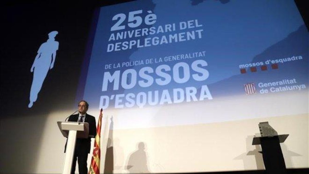 El ’president’ Quim Torra durante el 25 aniversario del despliegue de los Mossos como policía ordinaria e integral de Cataluña,-