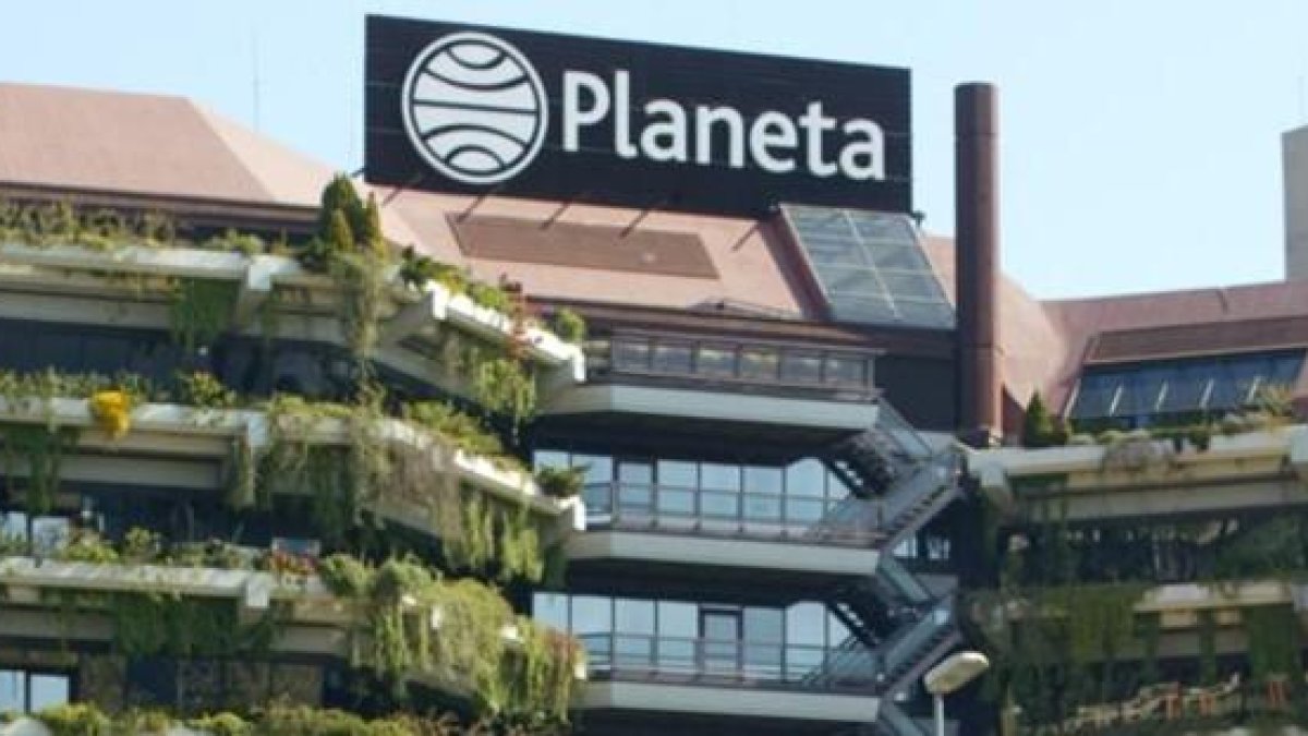 La sede del Grupo Planeta en la Diagonal de Barcelona.-LAURA ESPINOSA