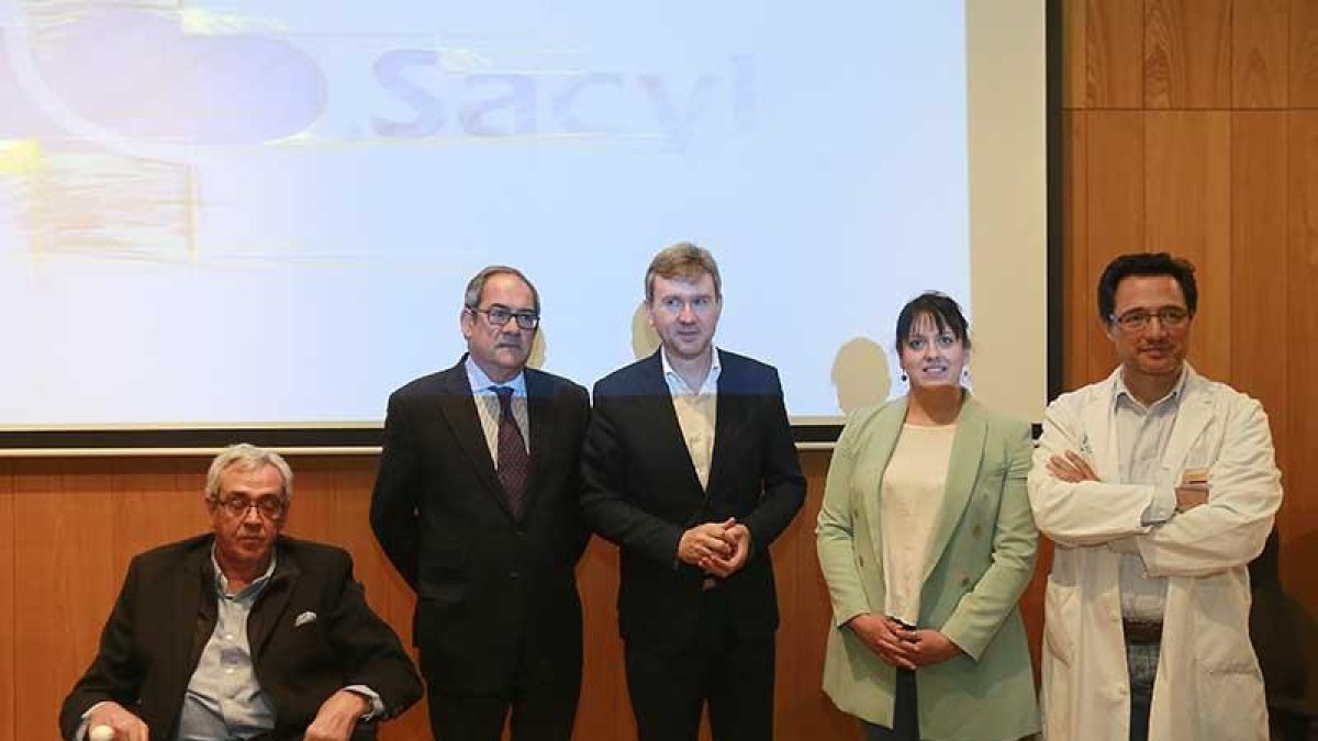 El alcalde en funciones, Javier Lacalle, acudió a a la inauguración del evento.-RAÚL G. OCHOA