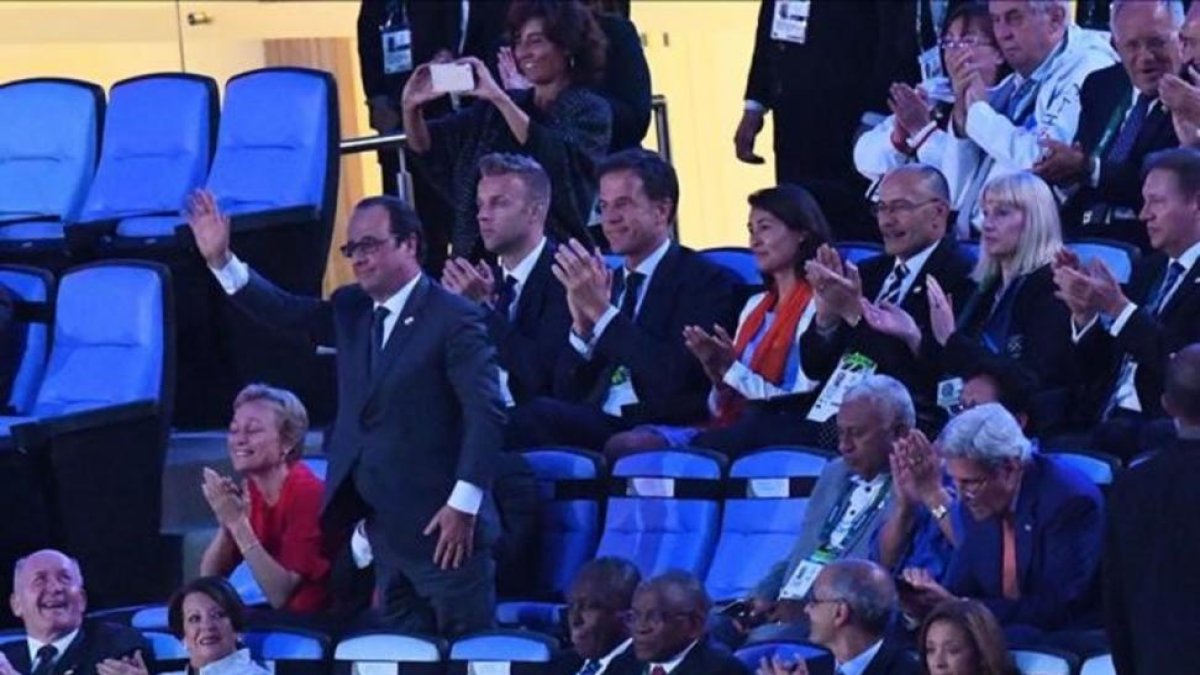 El presidente francés Francois Hollande a su llegada al estadio de Maracaná-AFP / GABRIEL BOUYS