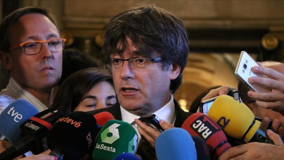 Puigdemont atiende a los medios de comunicación, este viernes-ACN / POL SOLÀ