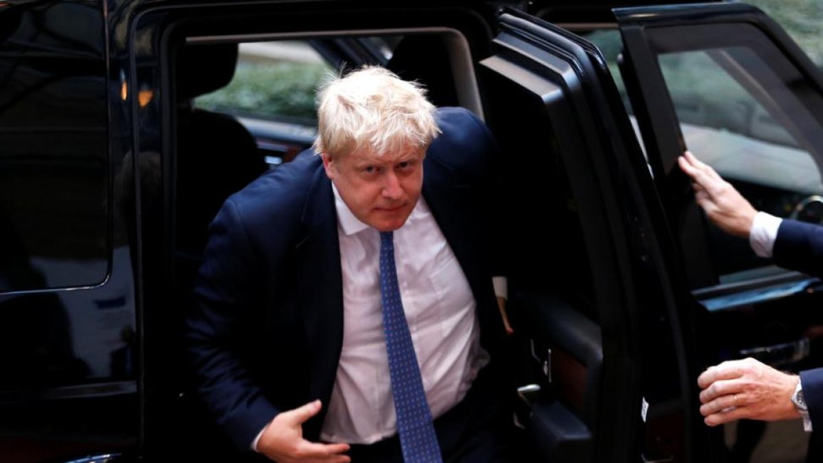 El ministro de Exteriores británico, Boris Johnson, a su llegada a Bruselas.-FRANCOIS LENOIR / REUTERS