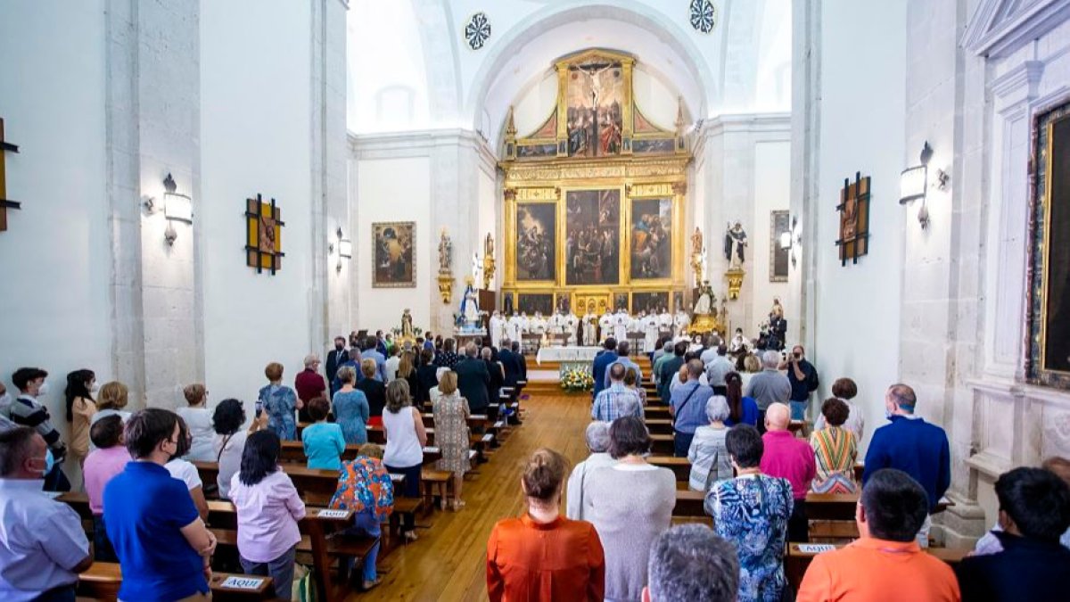 El nuncio del Papa en España, Bernardito Auza, ha presidido esta mañana, en Caleruega, la misa en honor a Santo Domingo de Guzmán. SANTI OTERO