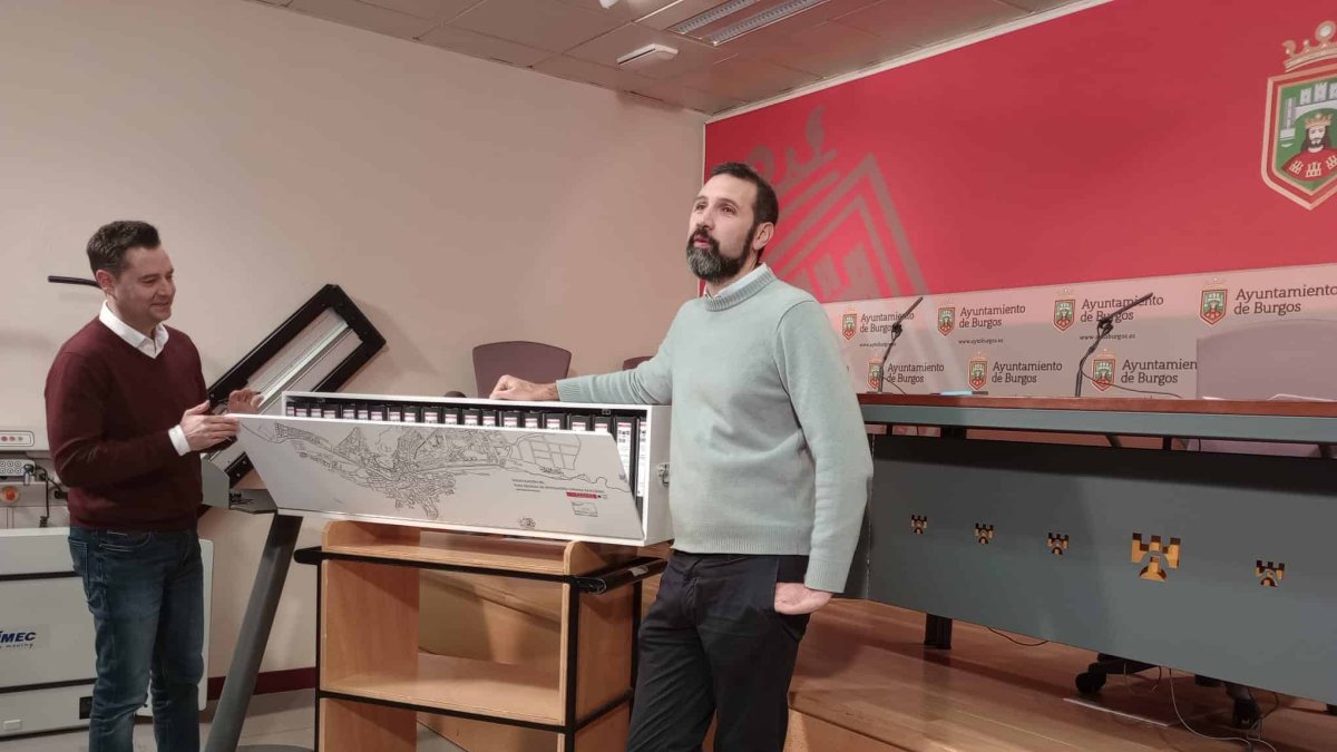 El alcalde, Daniel de la Rosa, y el concejal de Urbanismo, Daniel Garabito, en la presentación de la modificación del PGOU.