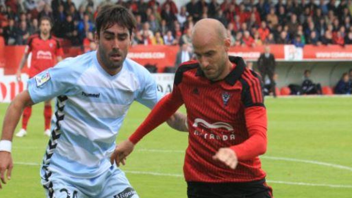 Ion Vélez durante el partido ante el Llagostera.-ALFONSO G. MARDONES