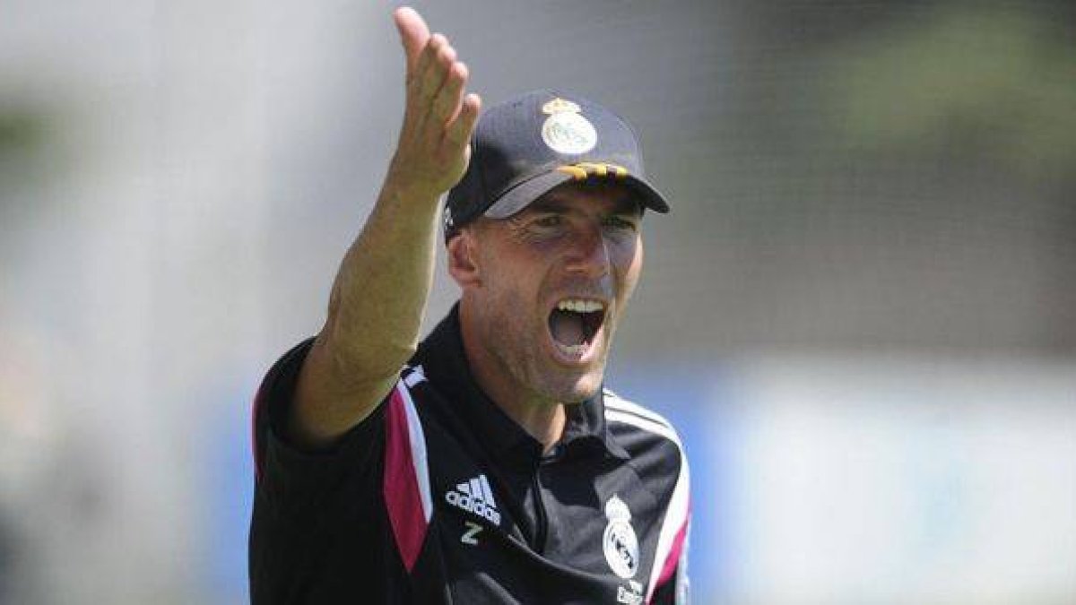 Zinedine Zidane, durante un entrenamiento del Madrid Castilla.-Foto: AFP / PEDRO ARMESTRE