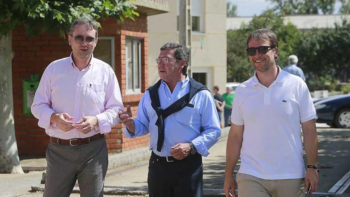 Javier Lacalle, César Rico y Borja Suárez, ayer, durante la apertura del curso político en Cerratón de Juarros.-RAÚL G. OCHOA