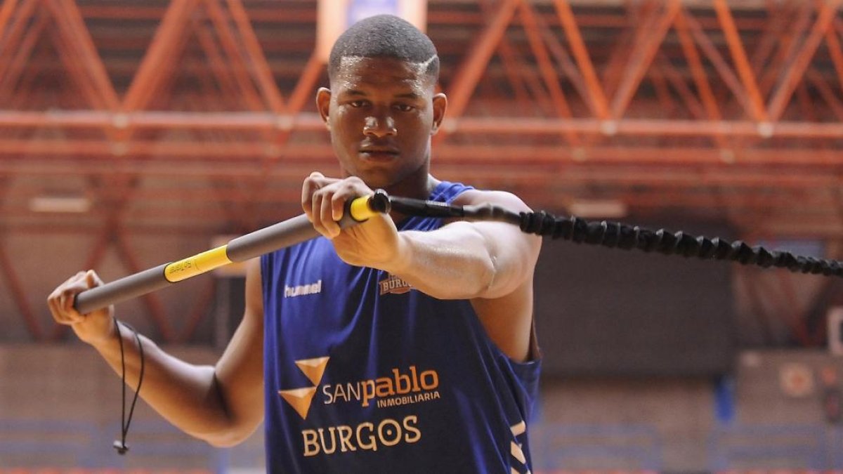 Jasiel Rivero, durante un entrenamiento de esta temporada. MARÍA GONZÁLEZ