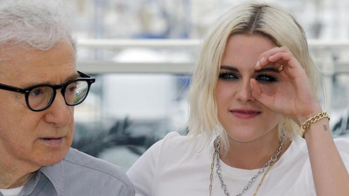 Woodu Allen y Kristen Stewart, en Cannes.-REGIS DUVIGNAU / REUTERS