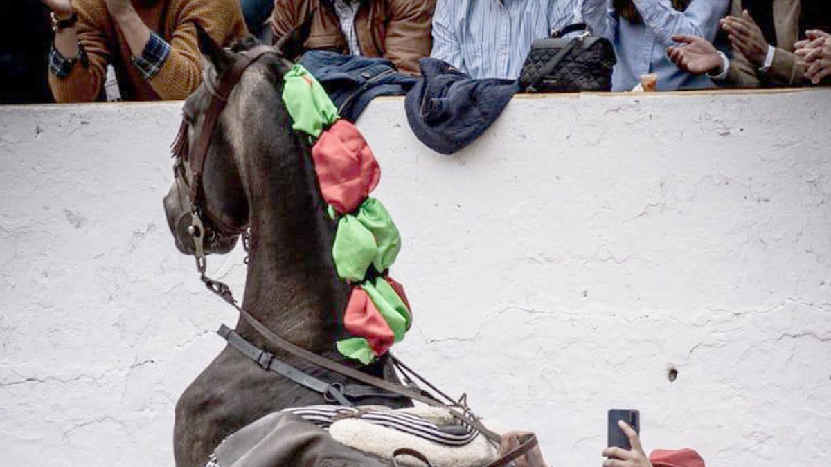 Borjas se adorna en una de sus intervenciones en Ecuador. ECB