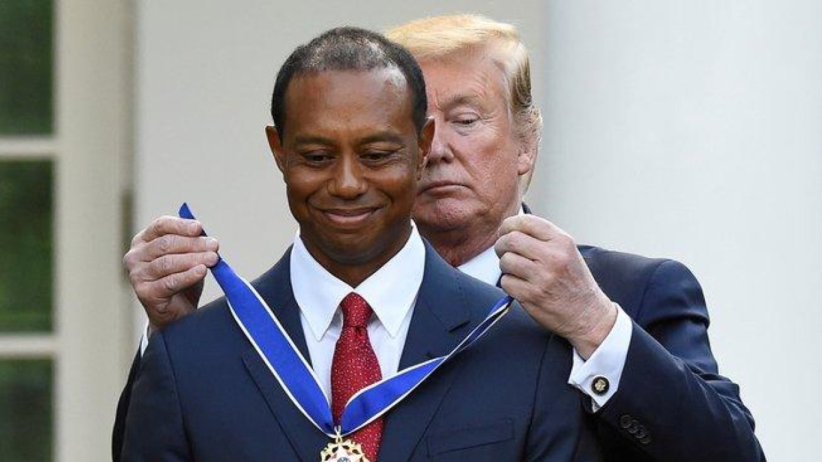 El presidente de Estados Unidos concedió la Medalla de la Libertad al golfista Tiger Woods.-REUTERS