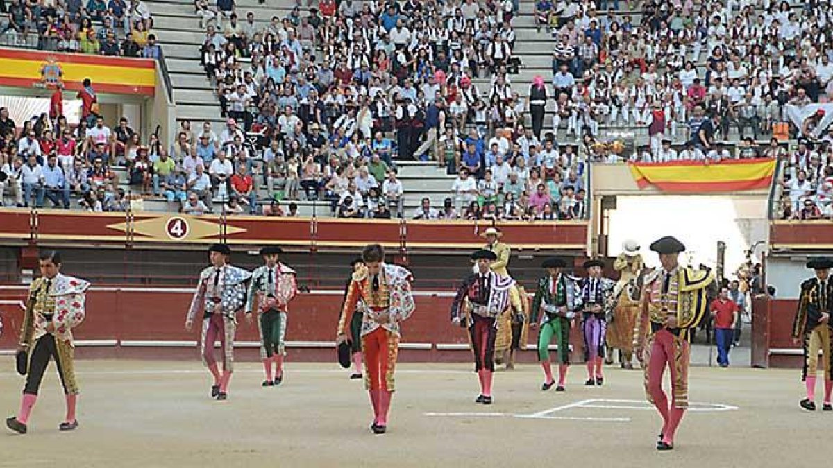 Corrida de toros en el coso arandino.-ECB