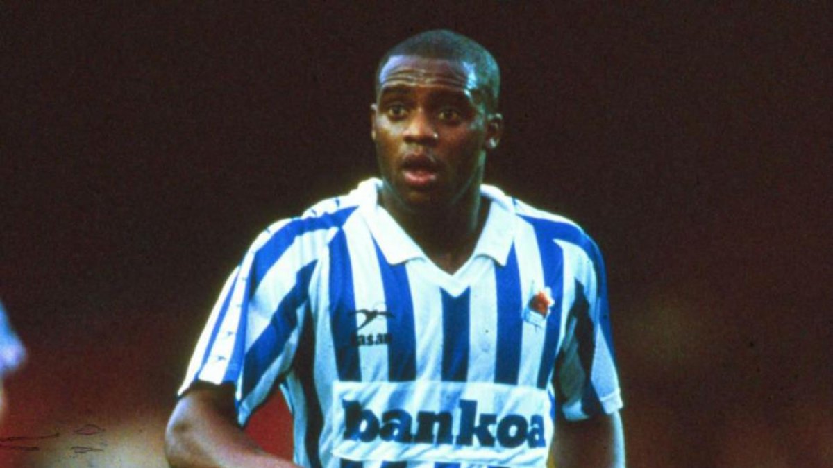 Dalian Atkinson, con la camiseta de la Real Sociedad.-