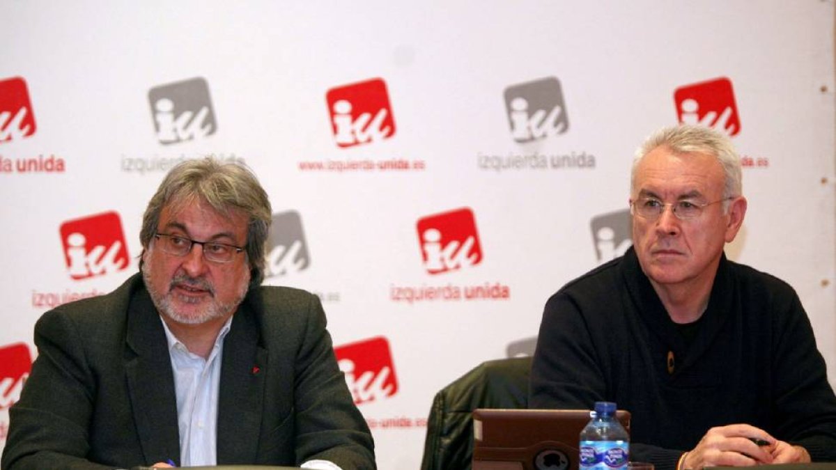 El coordinador regional de IU, José María González; y el dirigente federal de la formación, Cayo Lara; en la celebración de la VIII Interparlamentaria en Valladolid-Ical