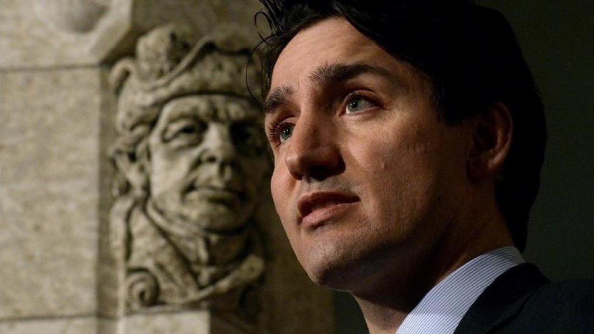 El Primer Ministro de Canadá Justin Trudeau dirigiéndose a los medios.-ADRIAN WYLD / AGENCIAS
