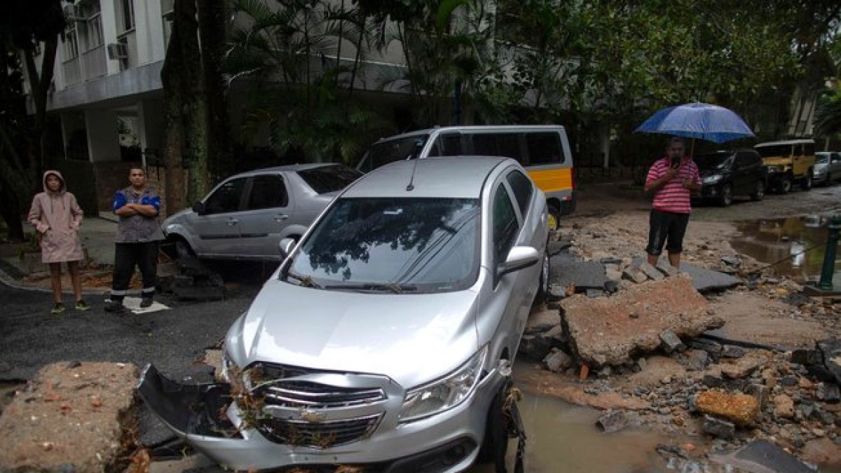 Las lluvias en Río de Janeiro provocaron inumerables daños materiales.-AFP