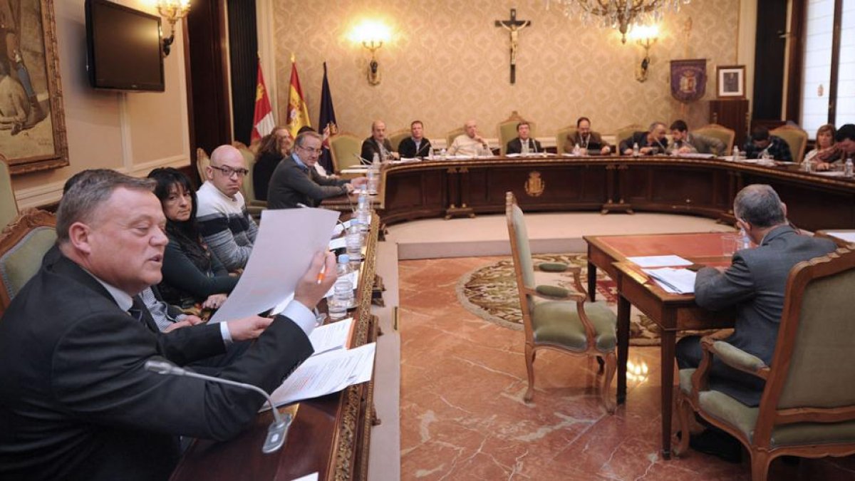 El portavoz de Ciudadanos, Lorenzo Rodríguez, no logró sacar adelante su propuesta de crear un plan de movilidad sostenible con los vehículos eléctricos como eje.-I. L. M.