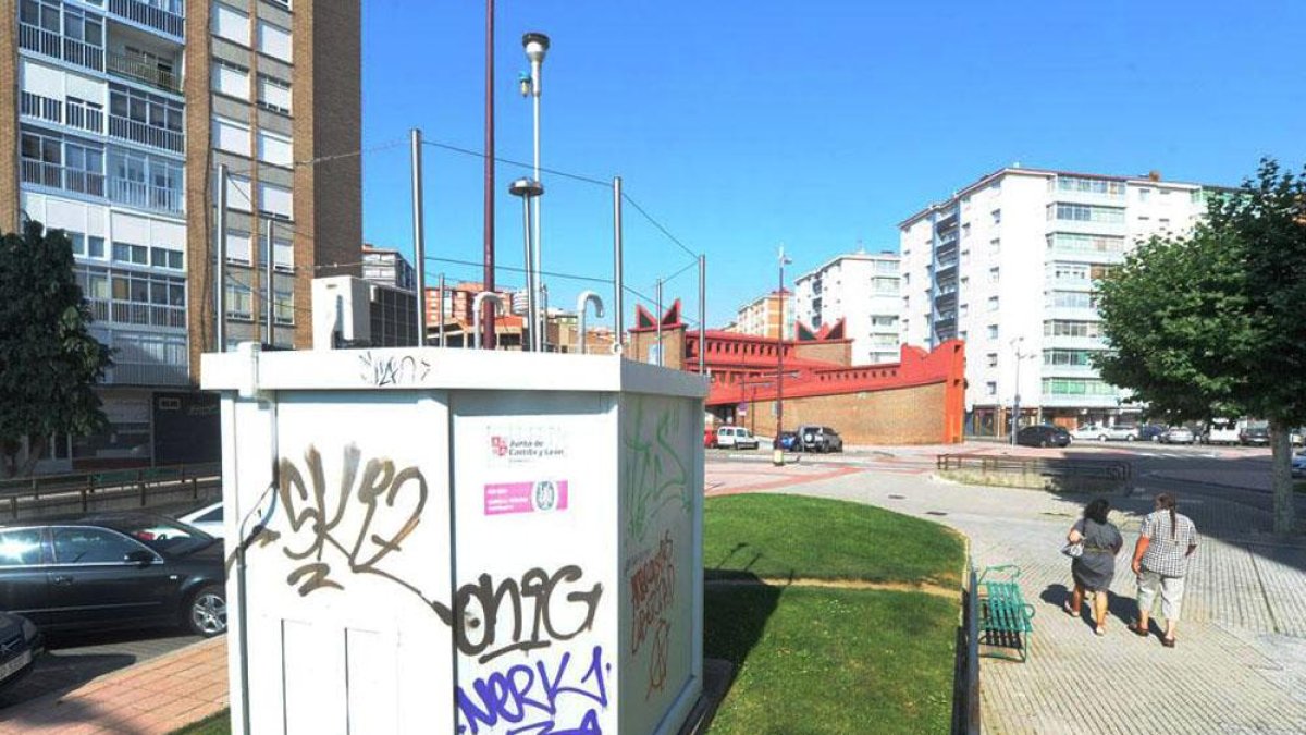 La estación de medición de la plaza Lavaderos, en el barrio de Gamonal.-ISRAEL L. MURILLO