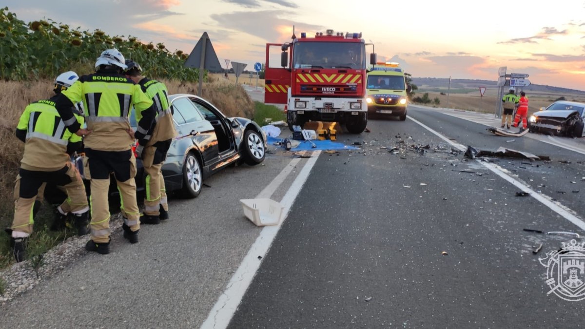 Imagen del accidente registrado el domingo 28 de agosto en el cruce de Santovenia de Oca. BOMBEROS DE BURGOS
