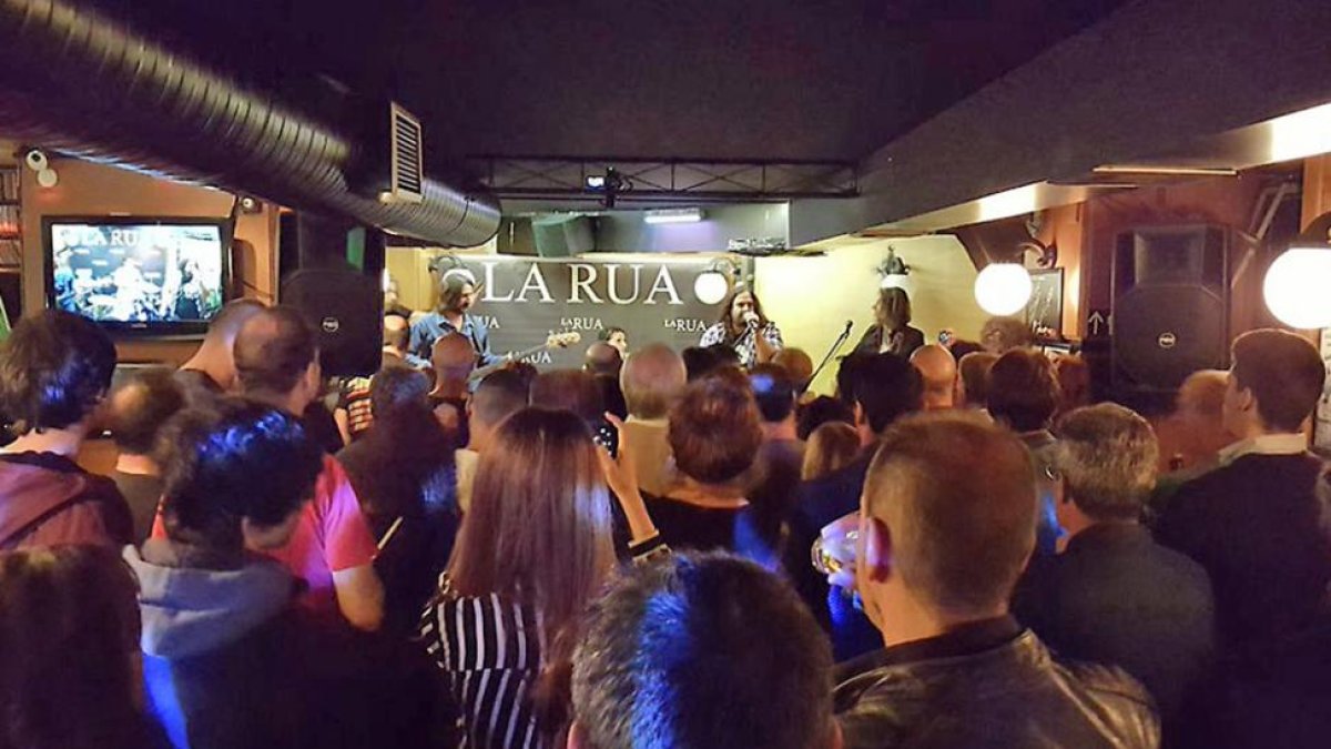 La música en directo vuelve a La Rúa, esta vez con la nueva edición del concurso.-ECB