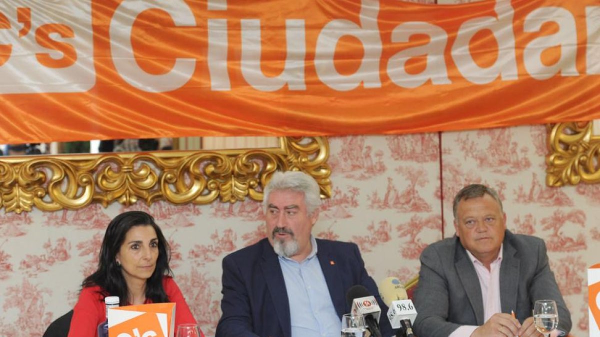 Gloria Bañeres, José Ignacio Delgado y Lorenzo Rodríguez durante la rueda de prensa de ayer.-ISRAEL L. MURILLO