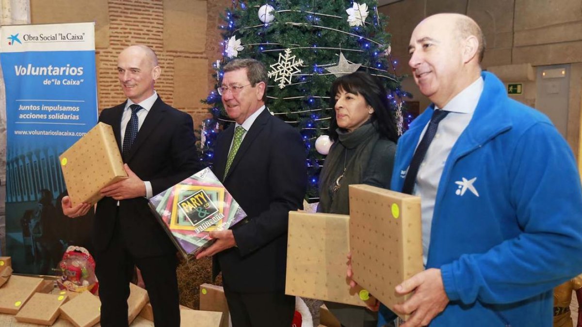 Un momento de la presentación ayer de la campaña que presentaron (de izq. a dcha.) Marín, Rico, Sierra y Ruiz en la Casa del Cordón.-R. O.