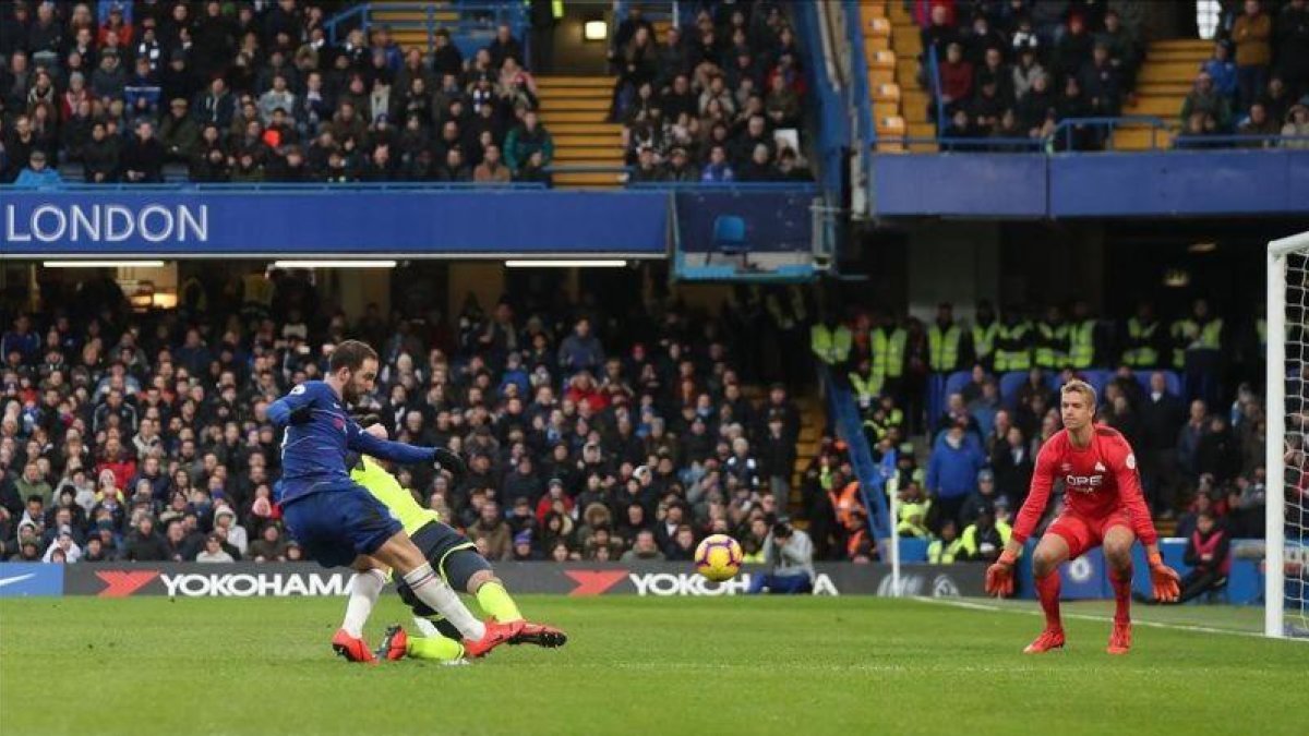 Higuain en el estadio londinense del Chelsea.-EL PERIÓDICO