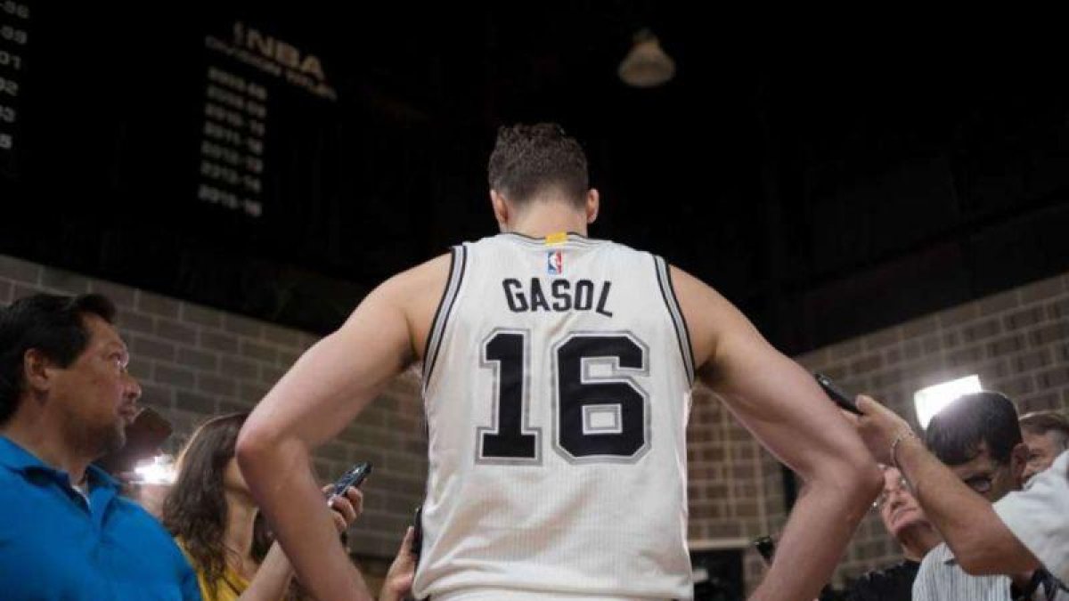 Pau Gasol y Greg Popovich afirman necesitar más intensidad para aspirar al anillo.-