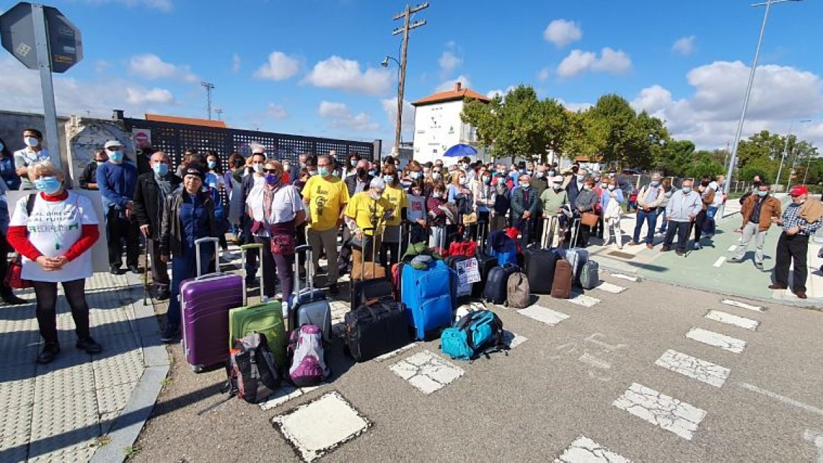Manifestación en Aranda de la Plataforma por el Ferrocarril para reivindicar el Directo. L. V.