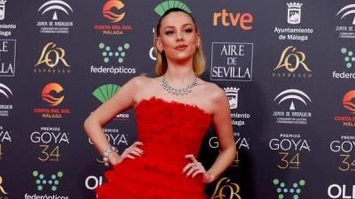Ester Expósito, de 'Élite', en la alfrombra roja.-EFE / JORGE ZAPATA