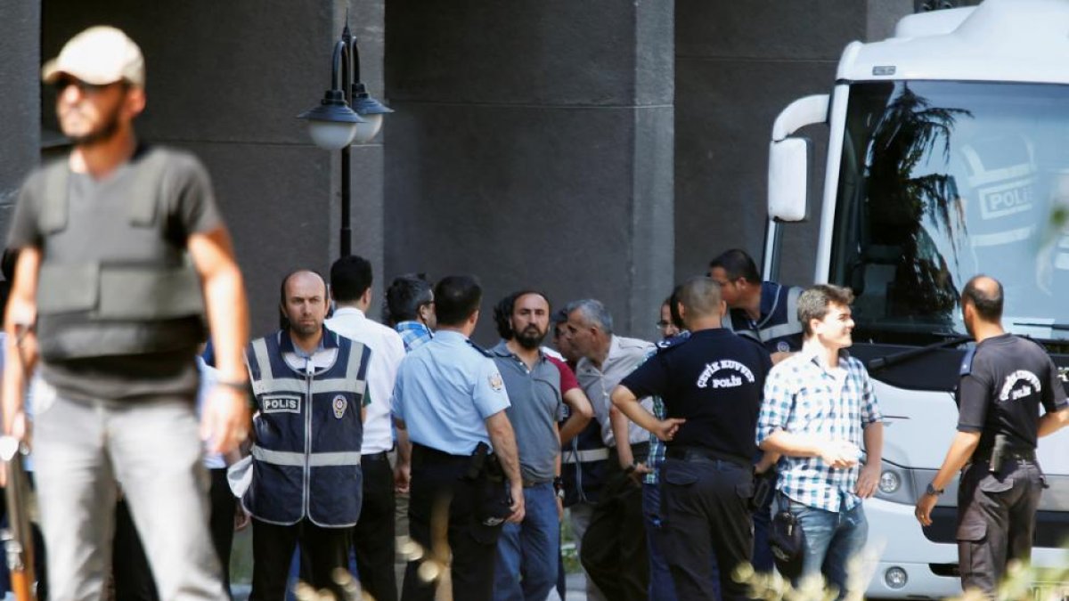 Detención de militares sospechosos de haber participado en el atentado.-BAZ RATNER / REUTERS