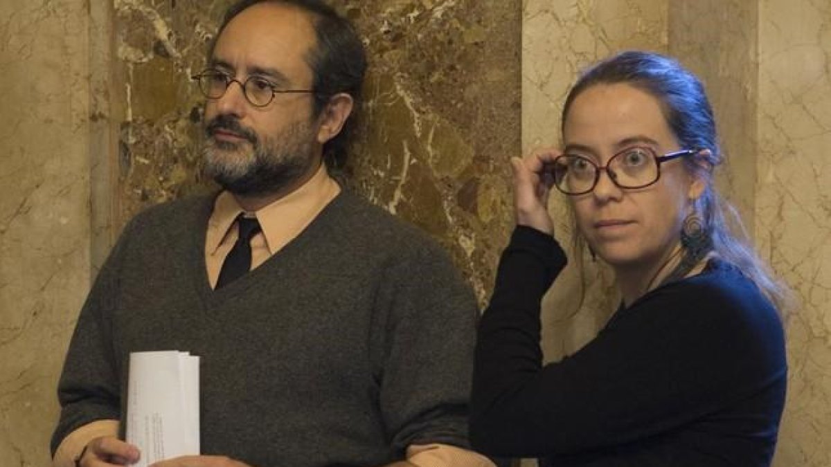 Antonio Baños y Eulàlia Reguant, en el Parlament, el pasado mes de noviembre.-ALBERT BERTRAN