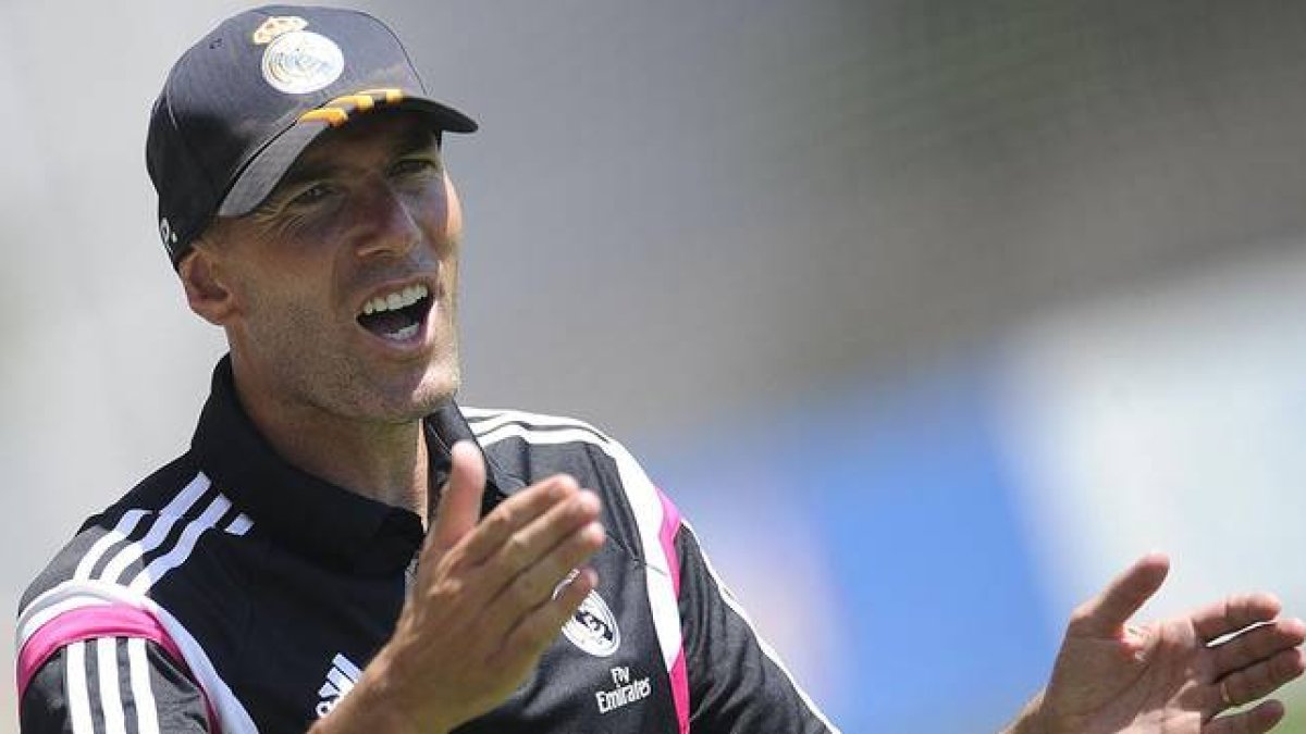 Zinedine Zidane, durante un entrenamiento del Real Madrid Castilla.-Foto: AFP / PEDRO ARMESTRE