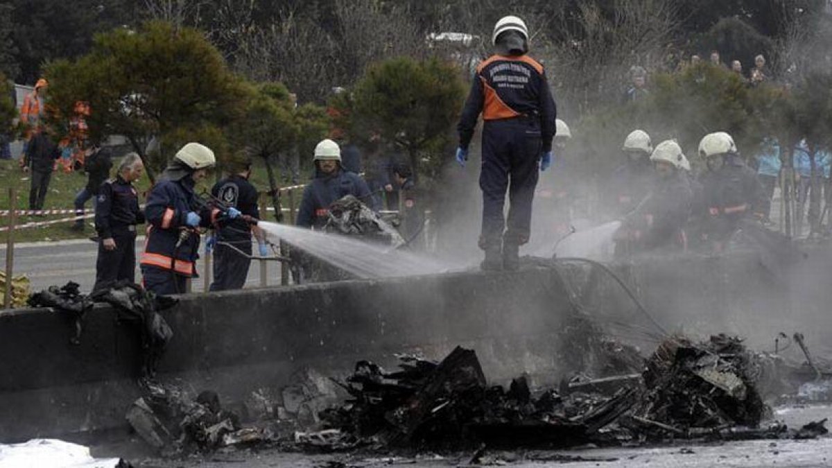 Imagenes del lugar donde ha caído el helicoptero en Estambul.-