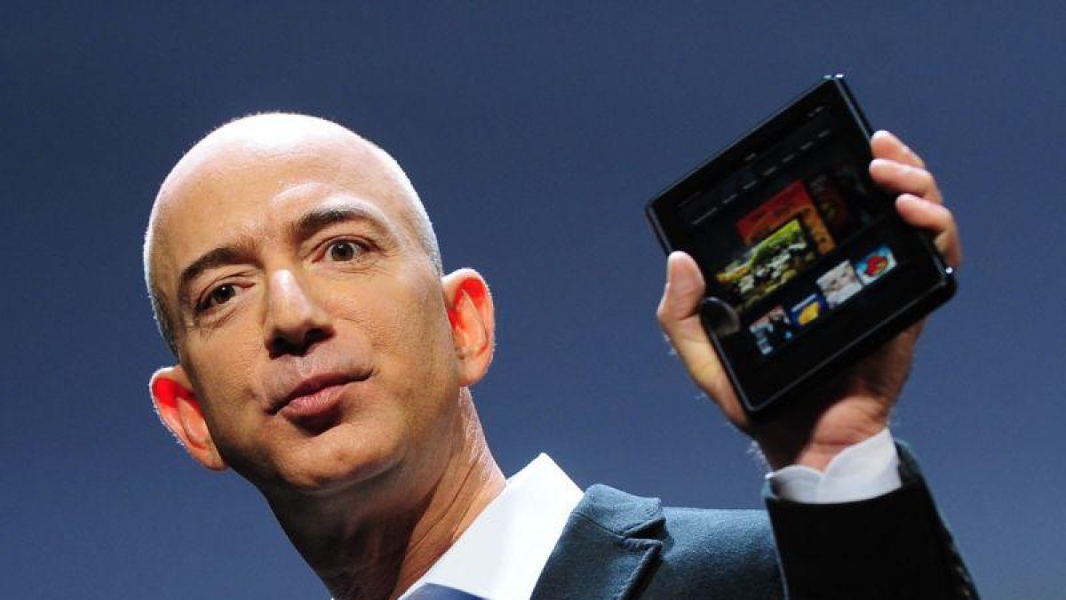 El CEO de Amazon, Jeff Bezos, en la presentación del Kindle Fire, en Nueva York, en el 2011.-EMMANUEL DUNAND (AFP)