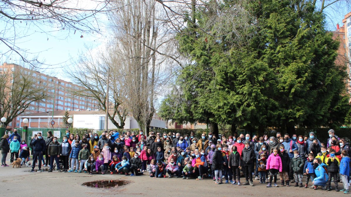 Más de 200 personas han participado en la marcha. PEPA BARRERO
