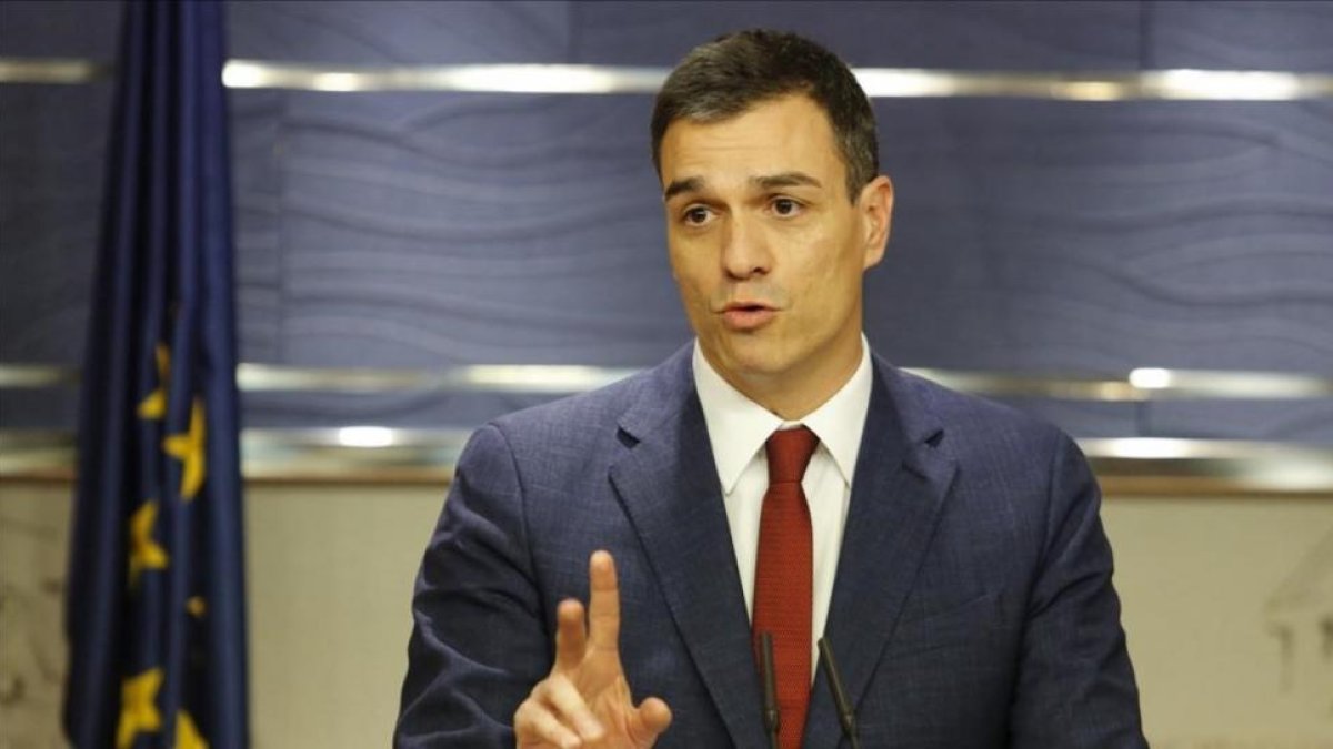 Pedro Sánchez, este martes en el Congreso, tras su entrevista con el Rey.-AGUSTÍN CATALÁN