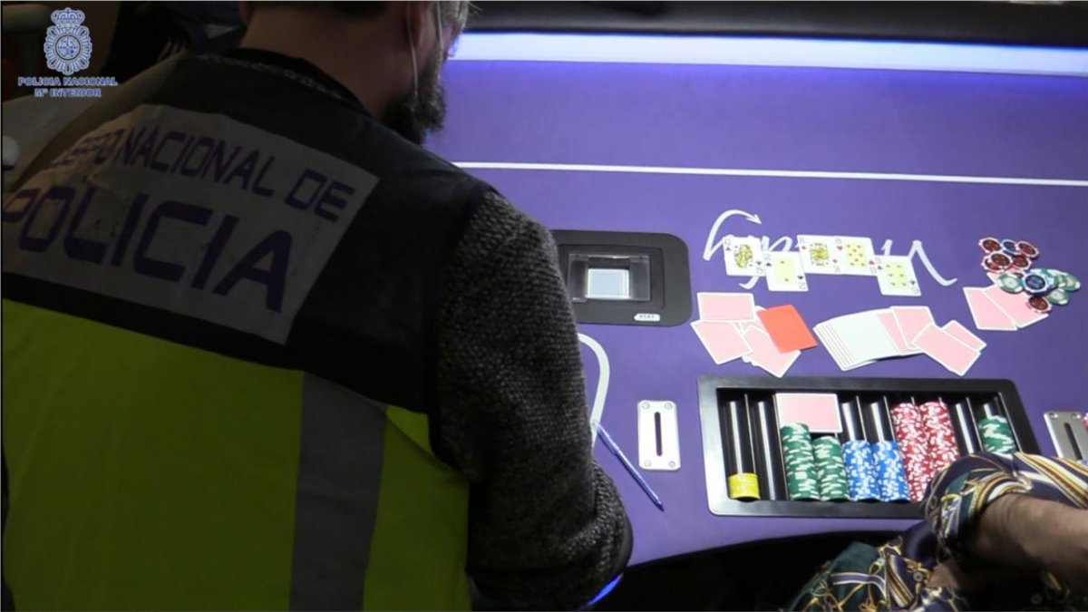 El Grupo de Juego de la Policía Nacional realizó en 2020 mediomillar de inspecciones a locales de juego en la provincia. POLICÍA NACIONAL