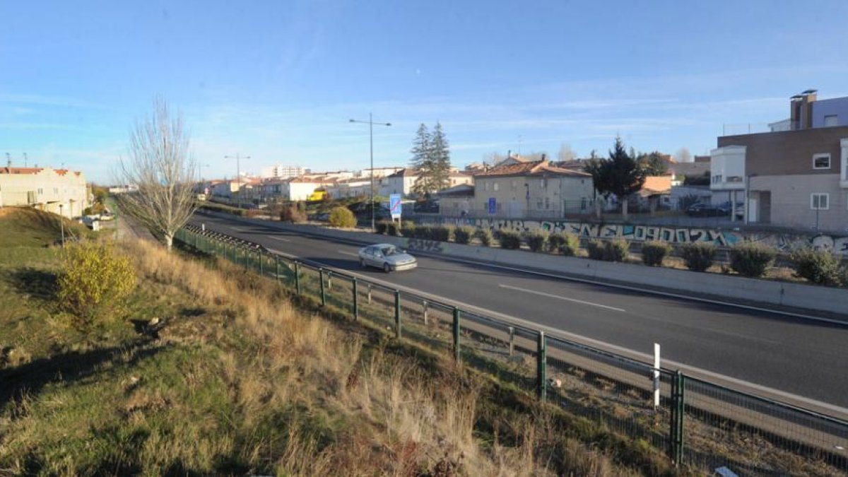 Entorno de la autovía de ronda en la que estaba ubicada la pasarela.-ISRAEL L. MURILLO