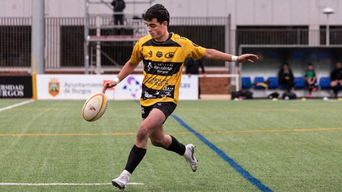 Pedro Mata se prepara para patear el oval. FOTO CEDIDA POR EL APAREJADORES RC