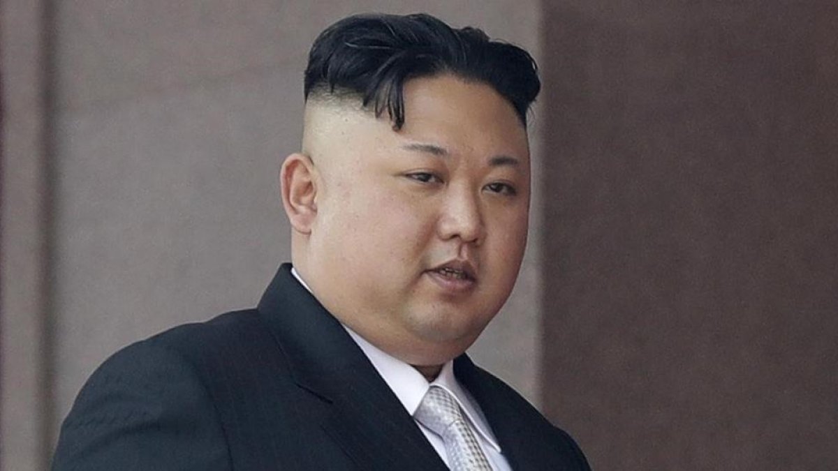 El líder norcoreano, Kim Jong-un, en un desfile militar en Corea del Norte.-WONG MAYE-E